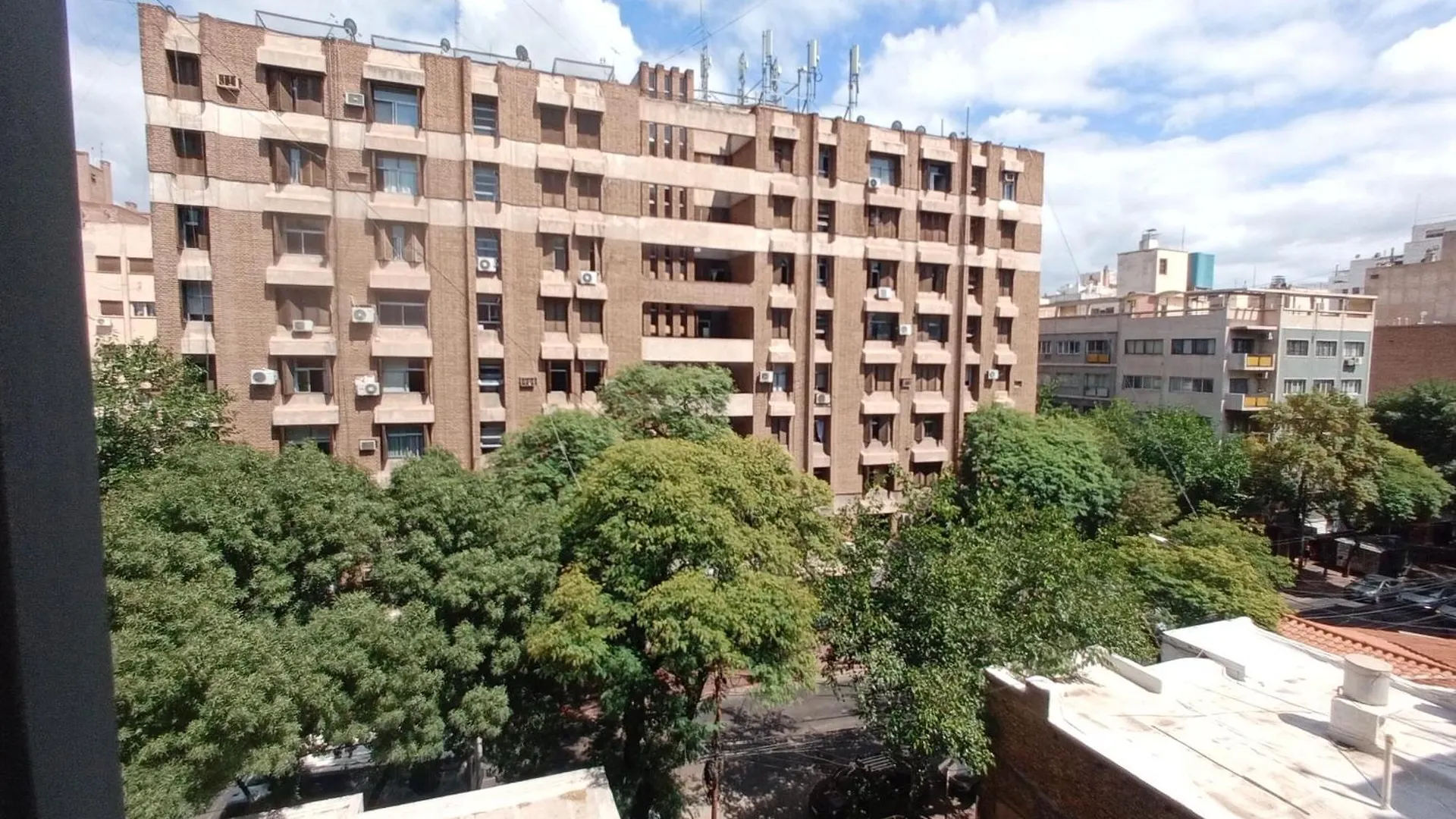 Amplio Y Comodo En La Mejor Ubicacion De La Ciudad De Mendoza Argentina